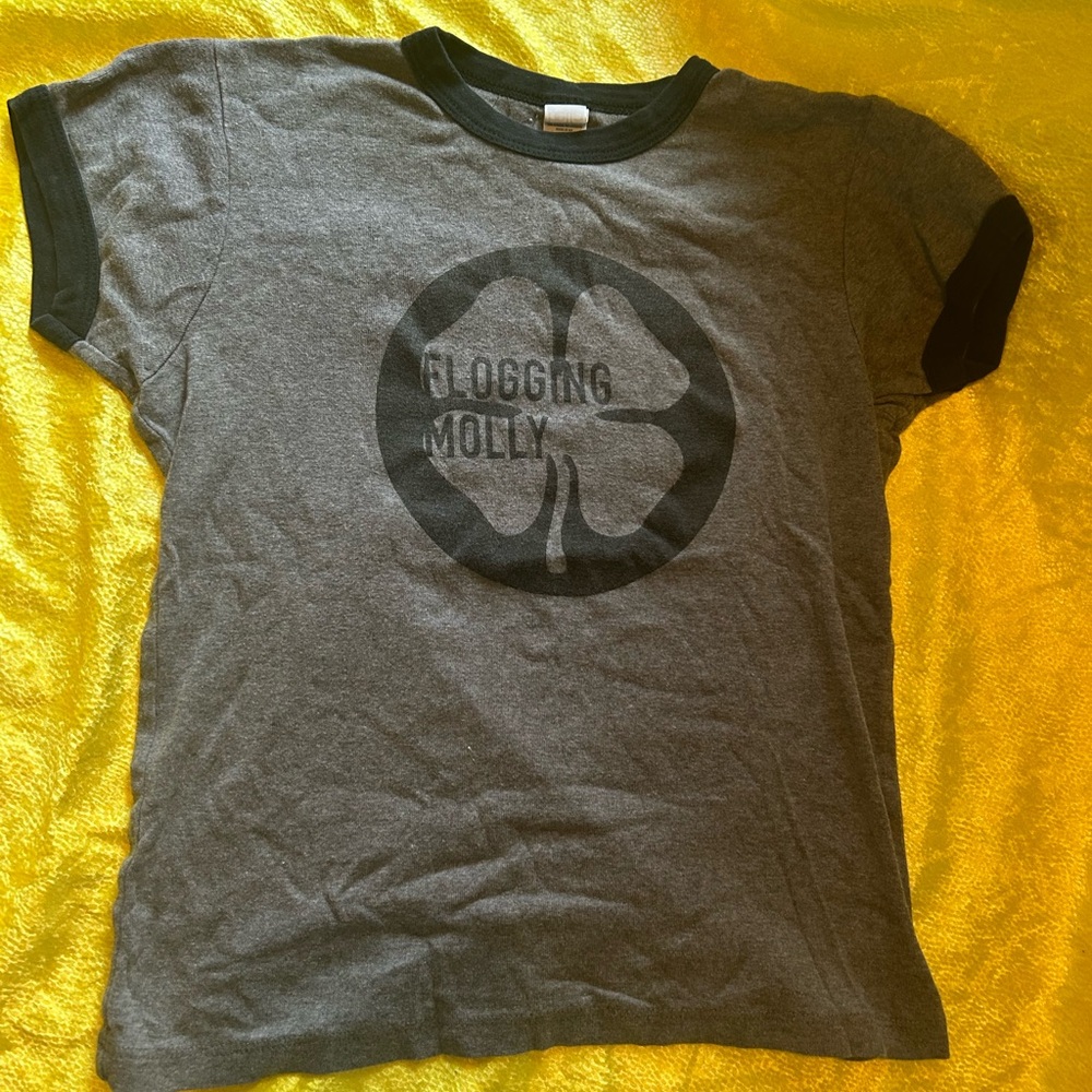 VINTAGE Flogging Molly ringer crop!